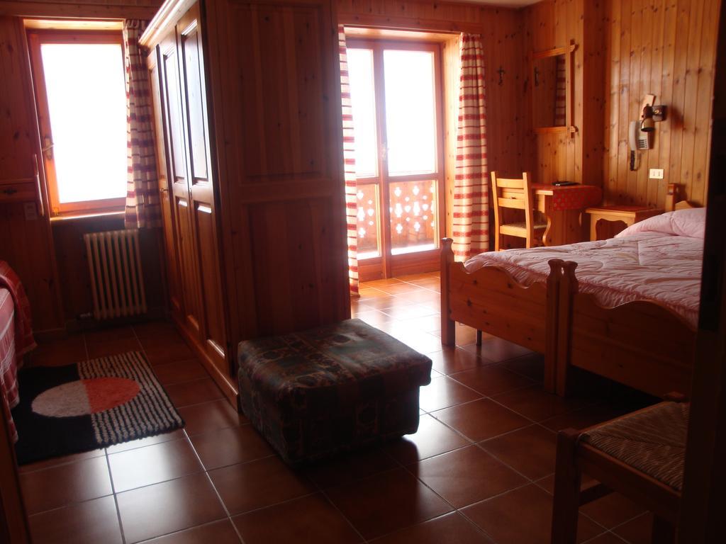 Hotel Alpe Fleurie Champoluc Eksteriør billede